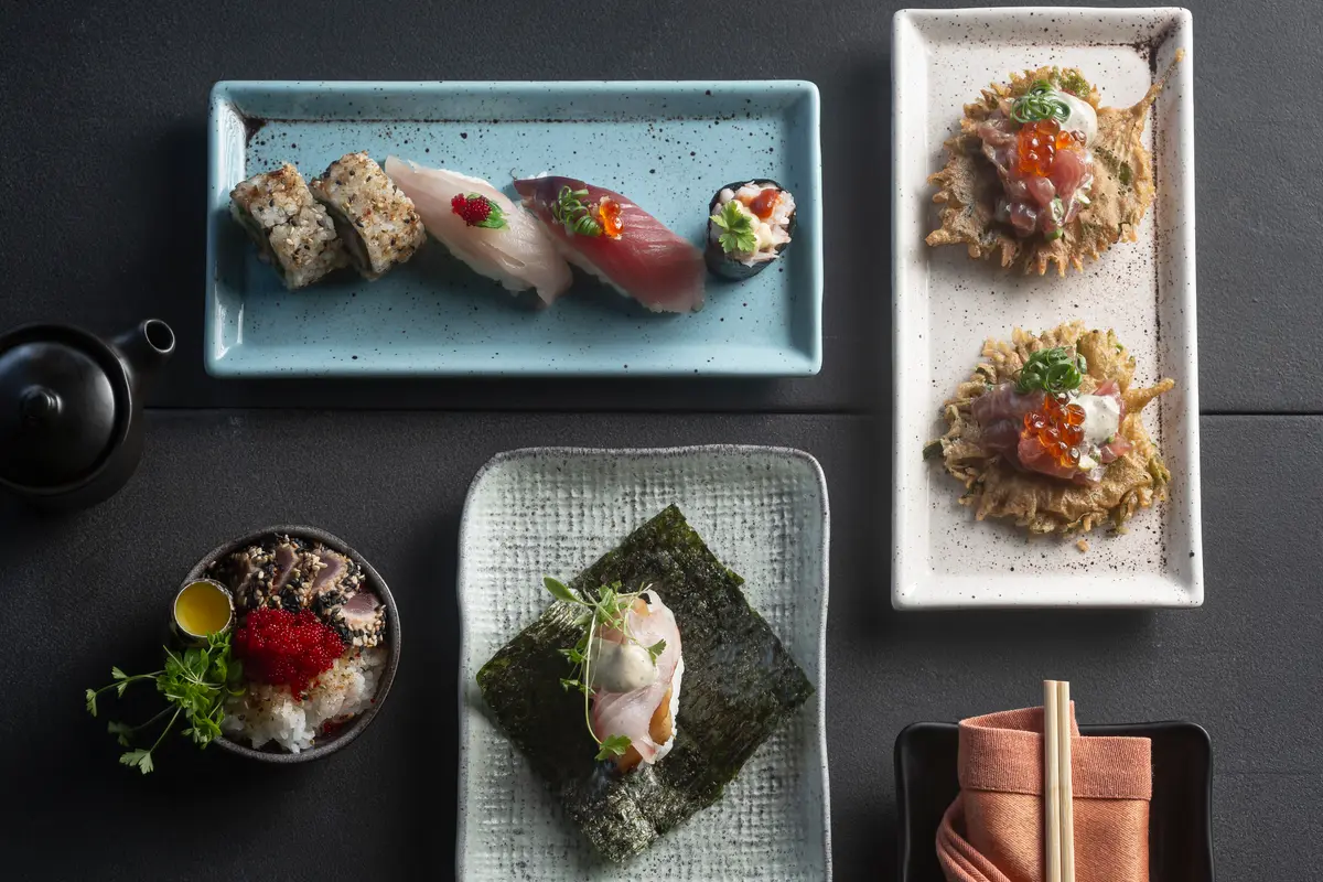 Seleção de sushis e pratos da cozinha japonesa do Vivá